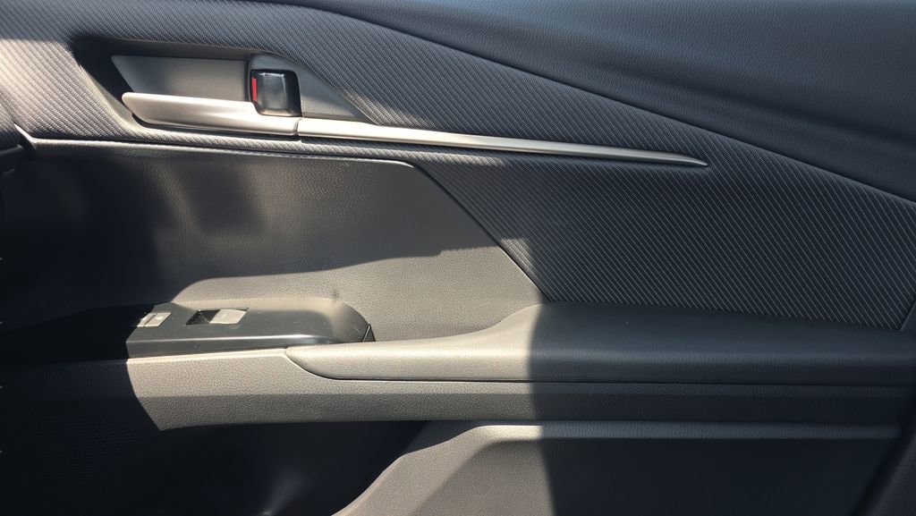 2026 Toyota Camry SE - Photo 13