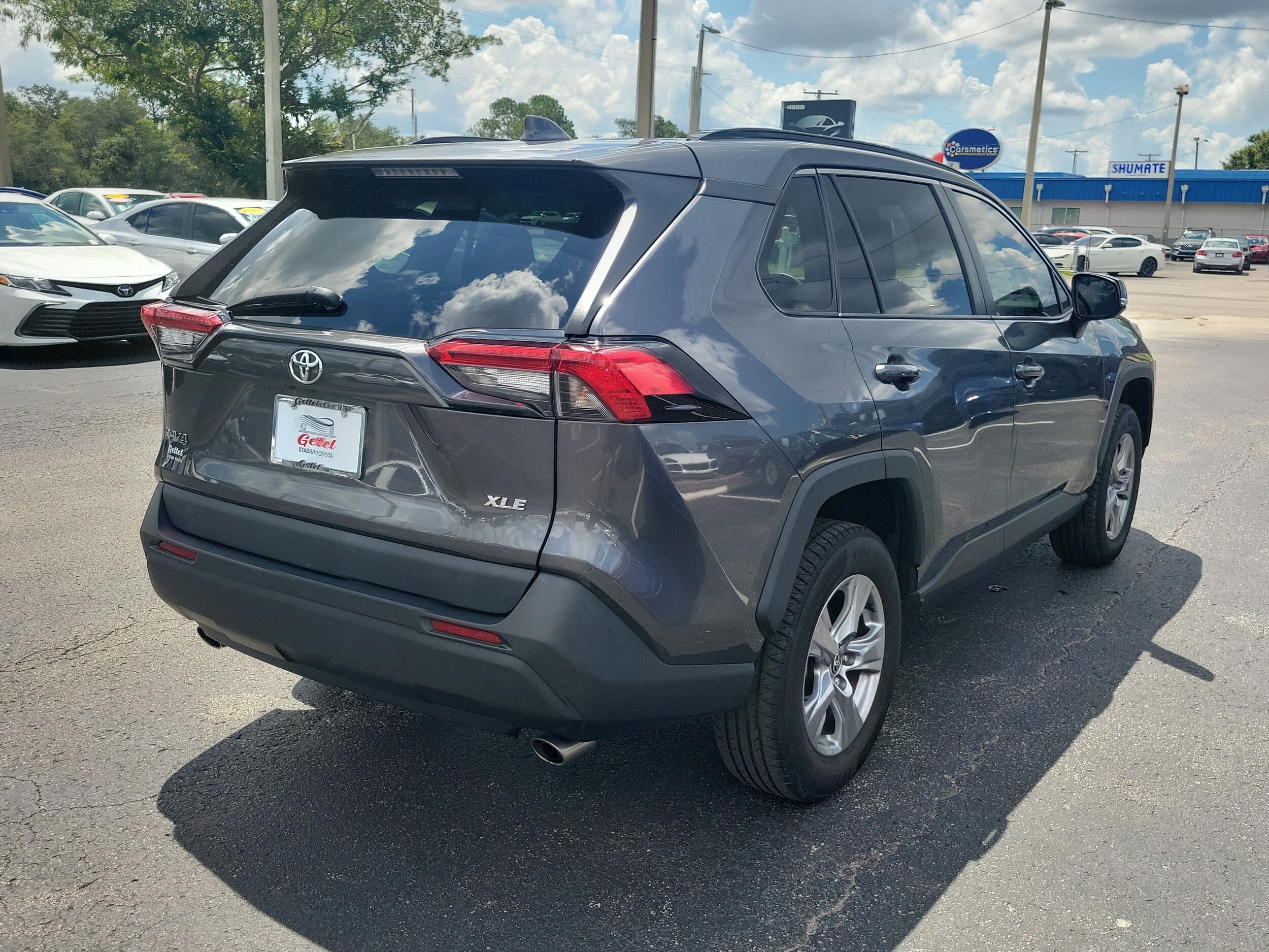 2022 Toyota RAV4 XLE photo 2