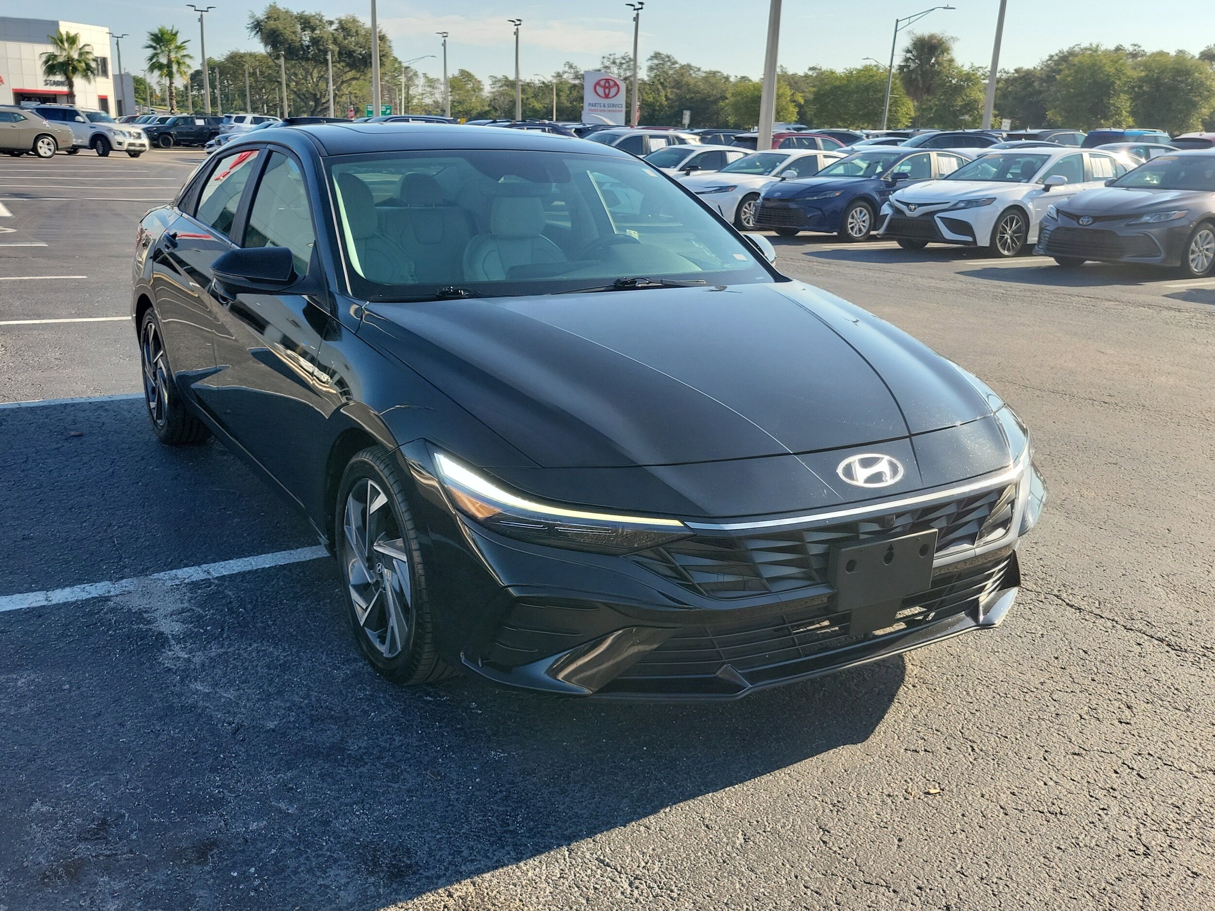 2024 Hyundai Elantra Limited photo 2