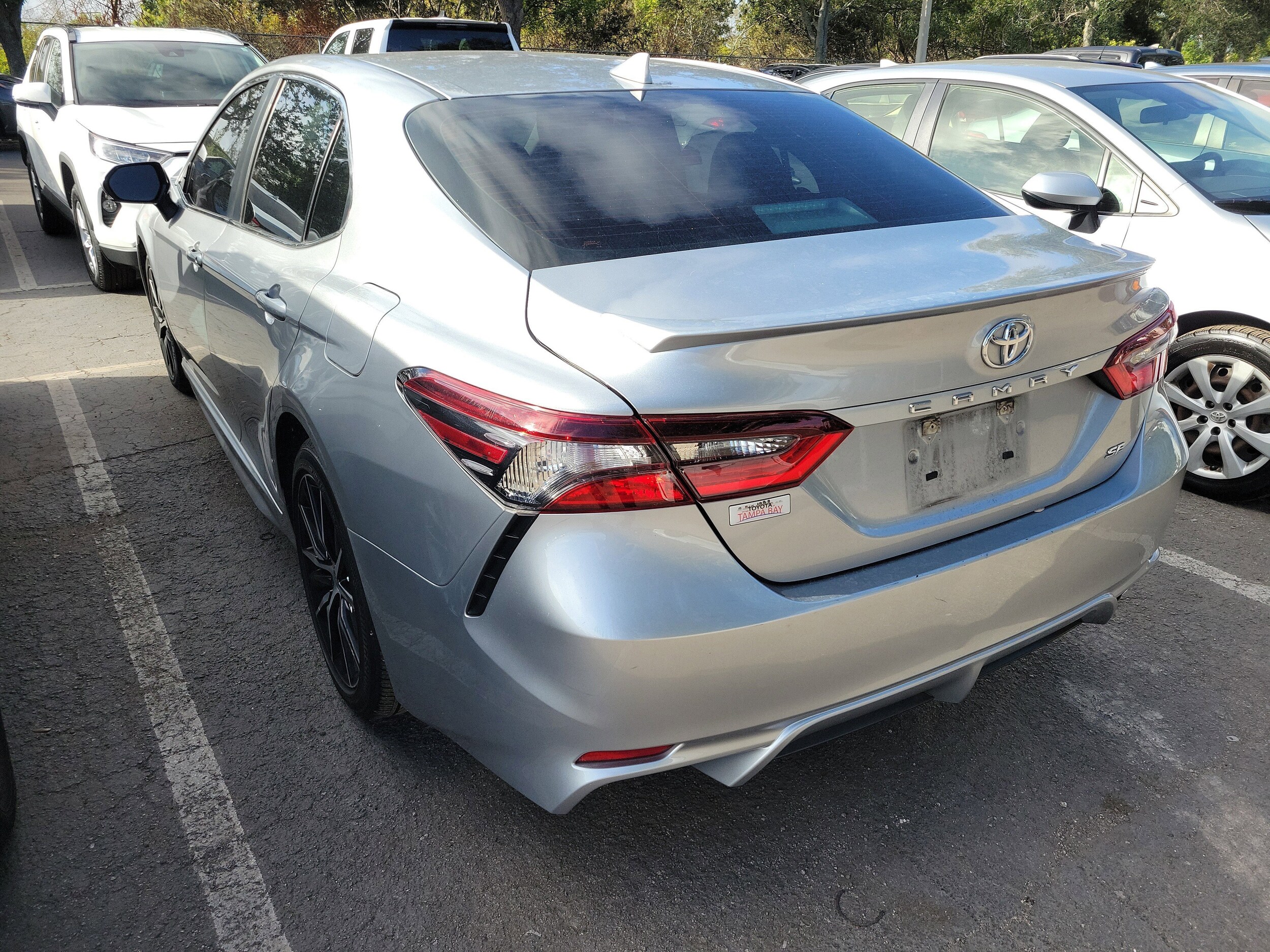 2021 Toyota Camry SE photo 4
