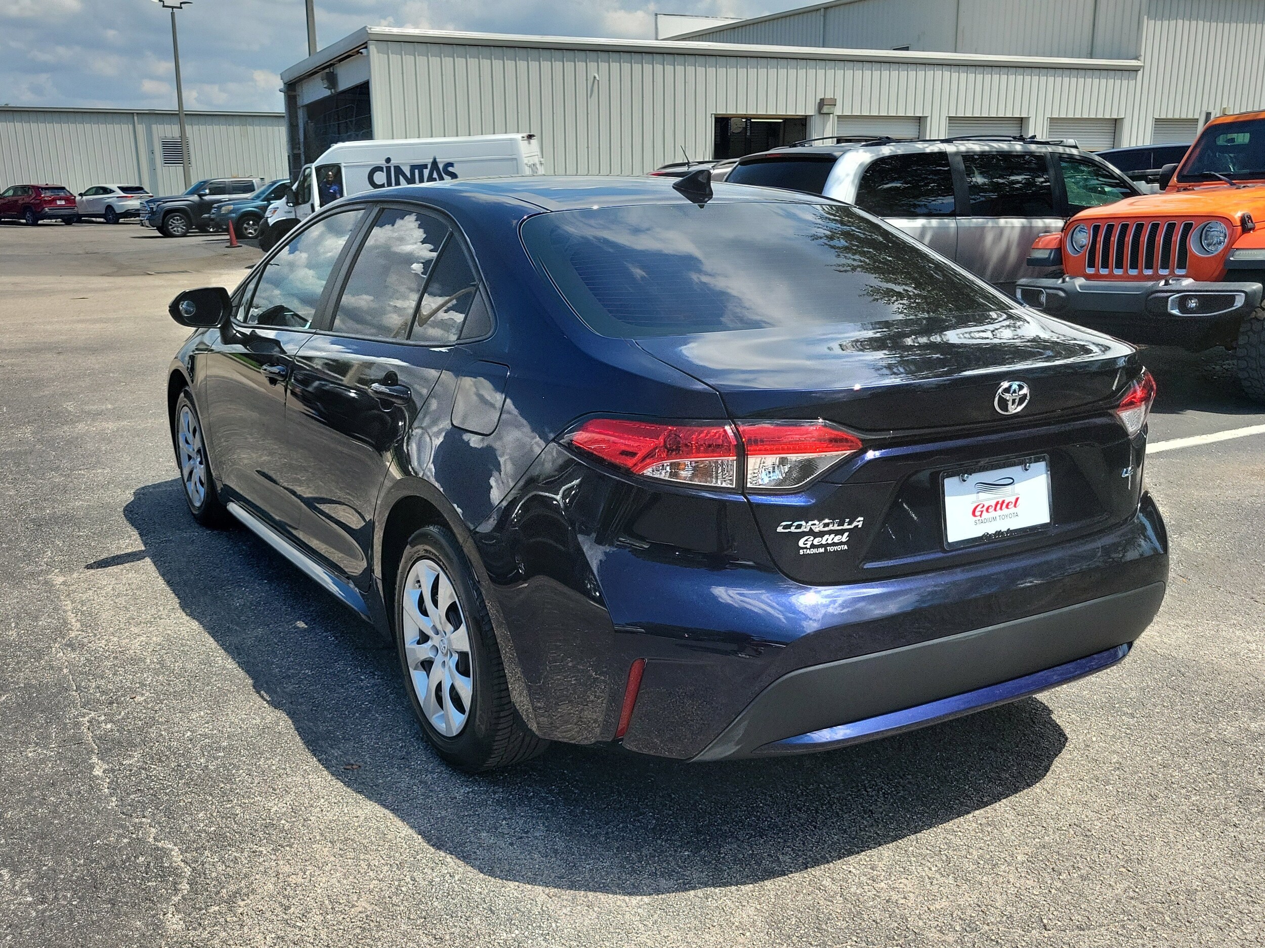 2022 Toyota Corolla LE photo 2