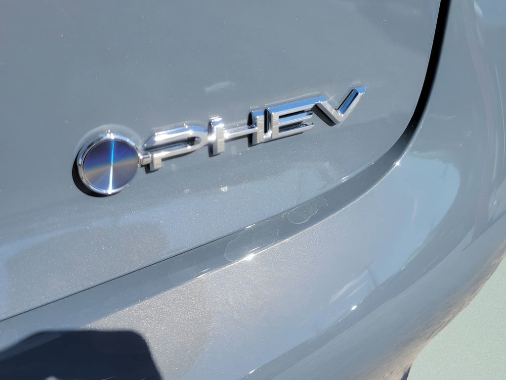 2026 Toyota Prius Plug-in Hybrid XSE - Photo 6