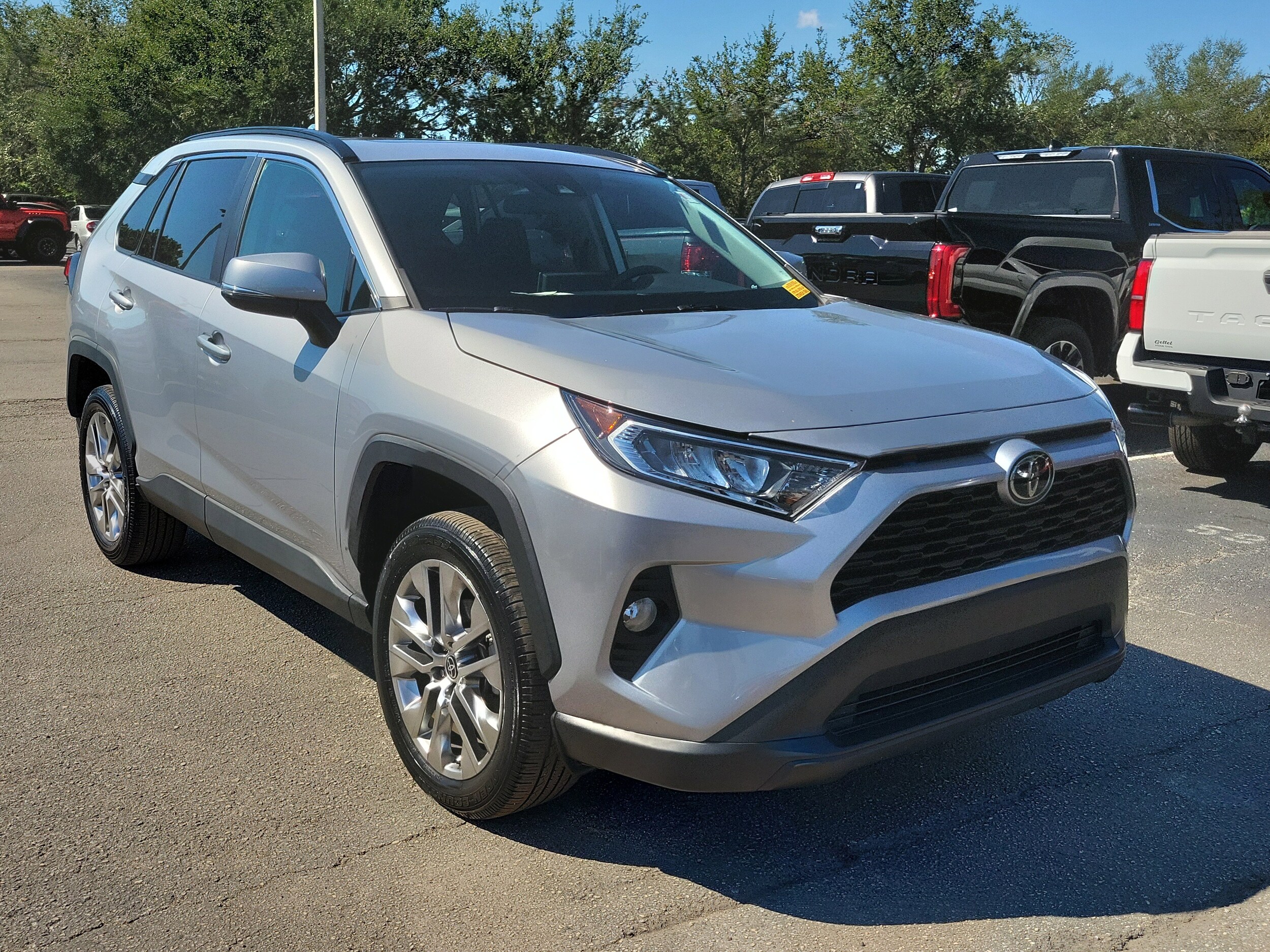 2021 Toyota RAV4 XLE Premium photo 2