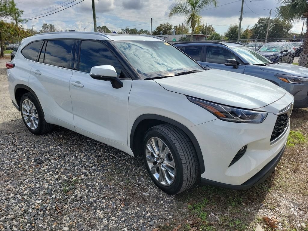 Used 2023 Toyota Highlander Limited SUV