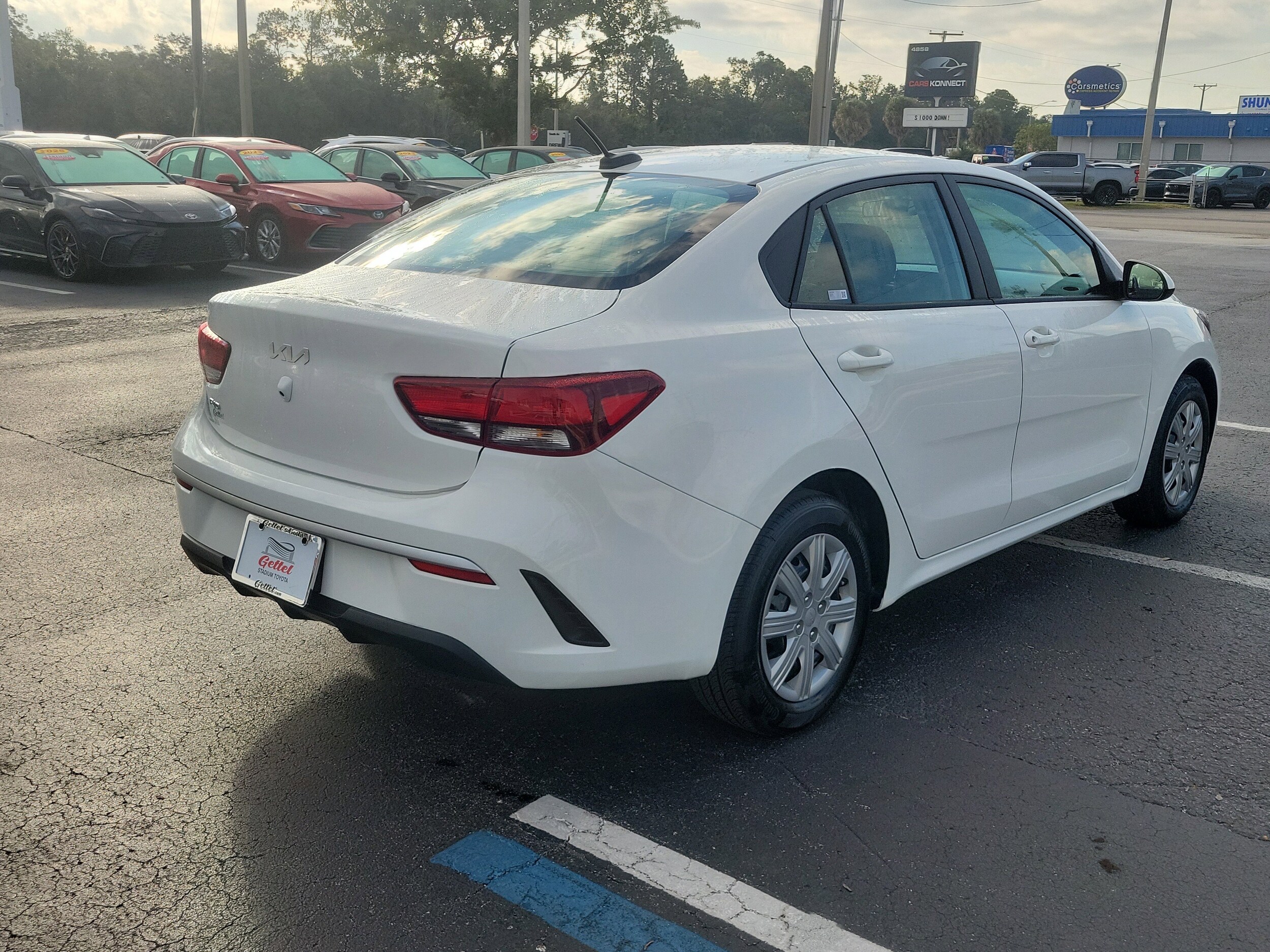 2023 Kia Rio LX photo 3