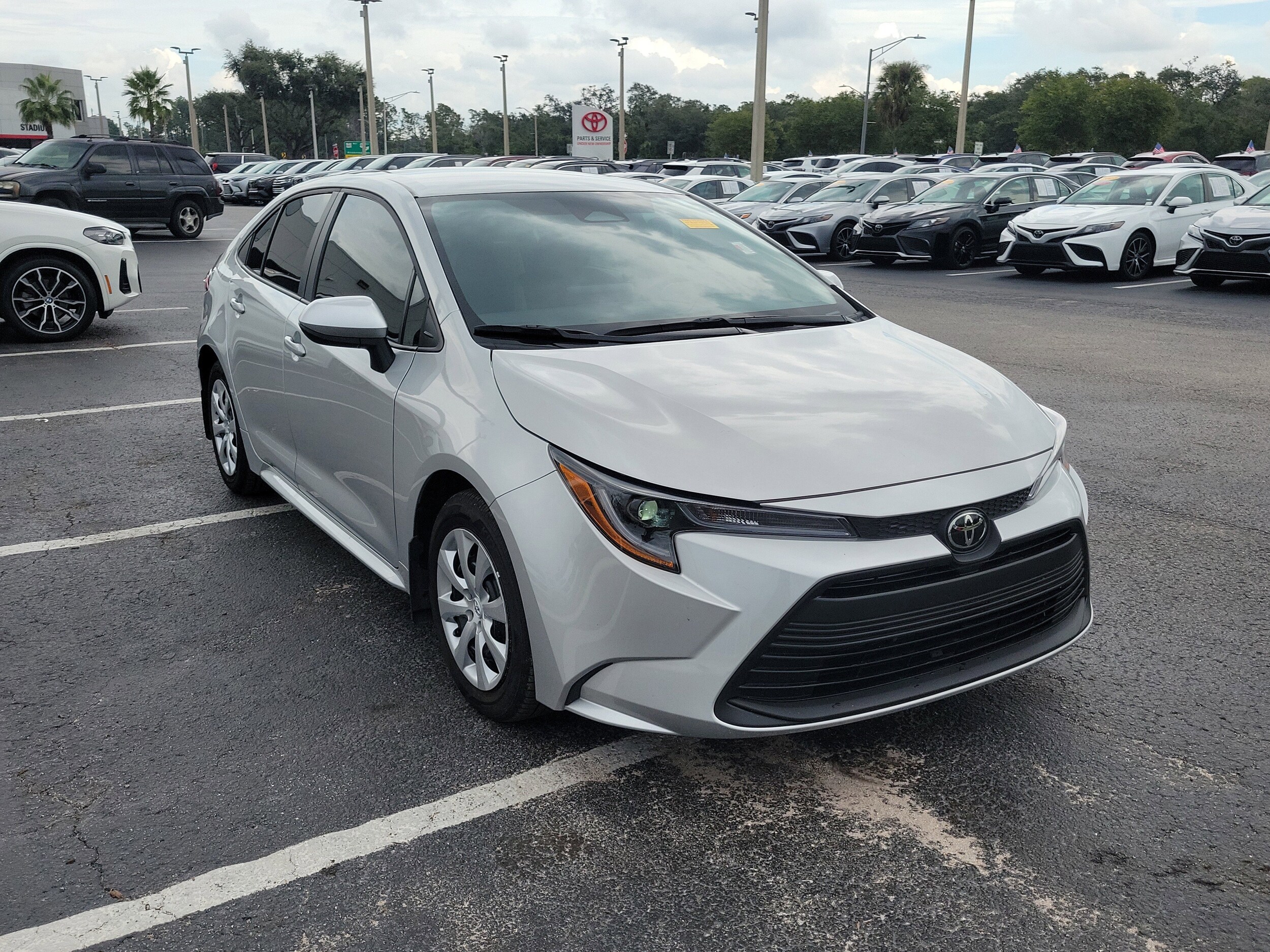 2025 Toyota Corolla LE photo 2