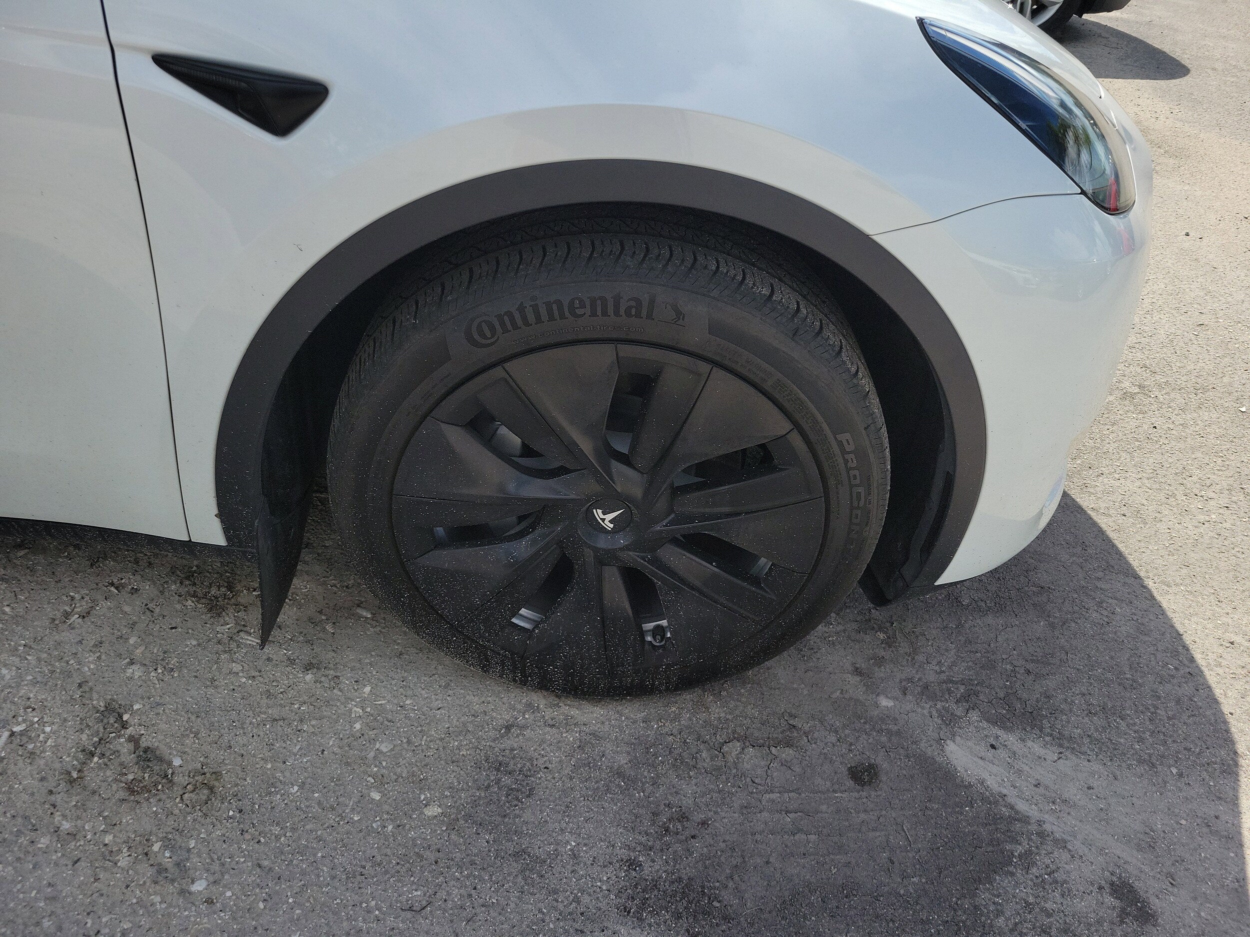 2023 Tesla Model Y Long Range photo 2