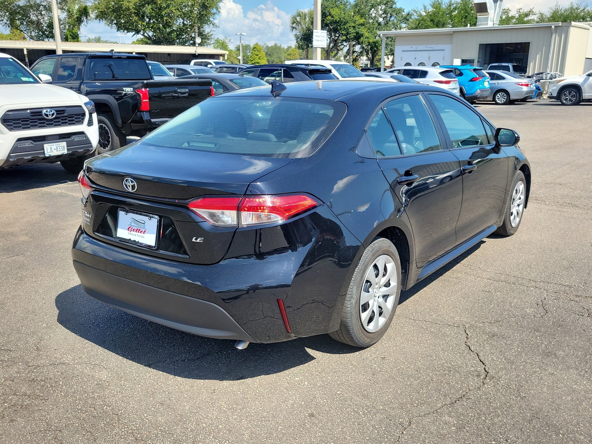 2023 Toyota Corolla LE photo 2