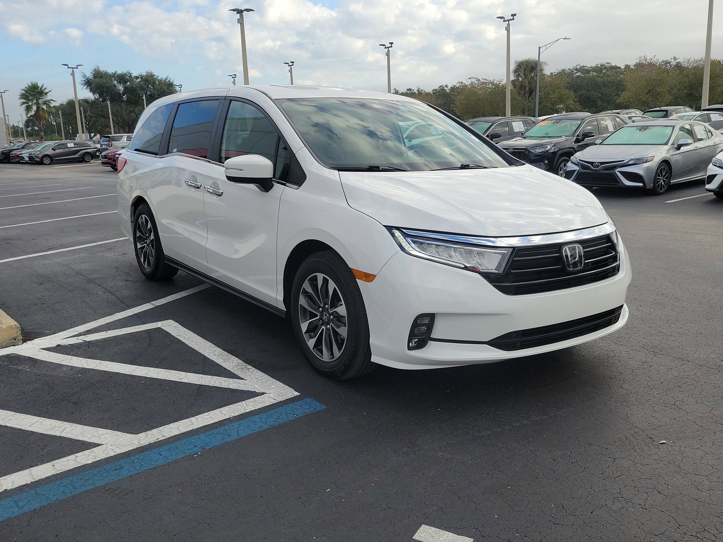 2024 Honda Odyssey EX-L photo 2