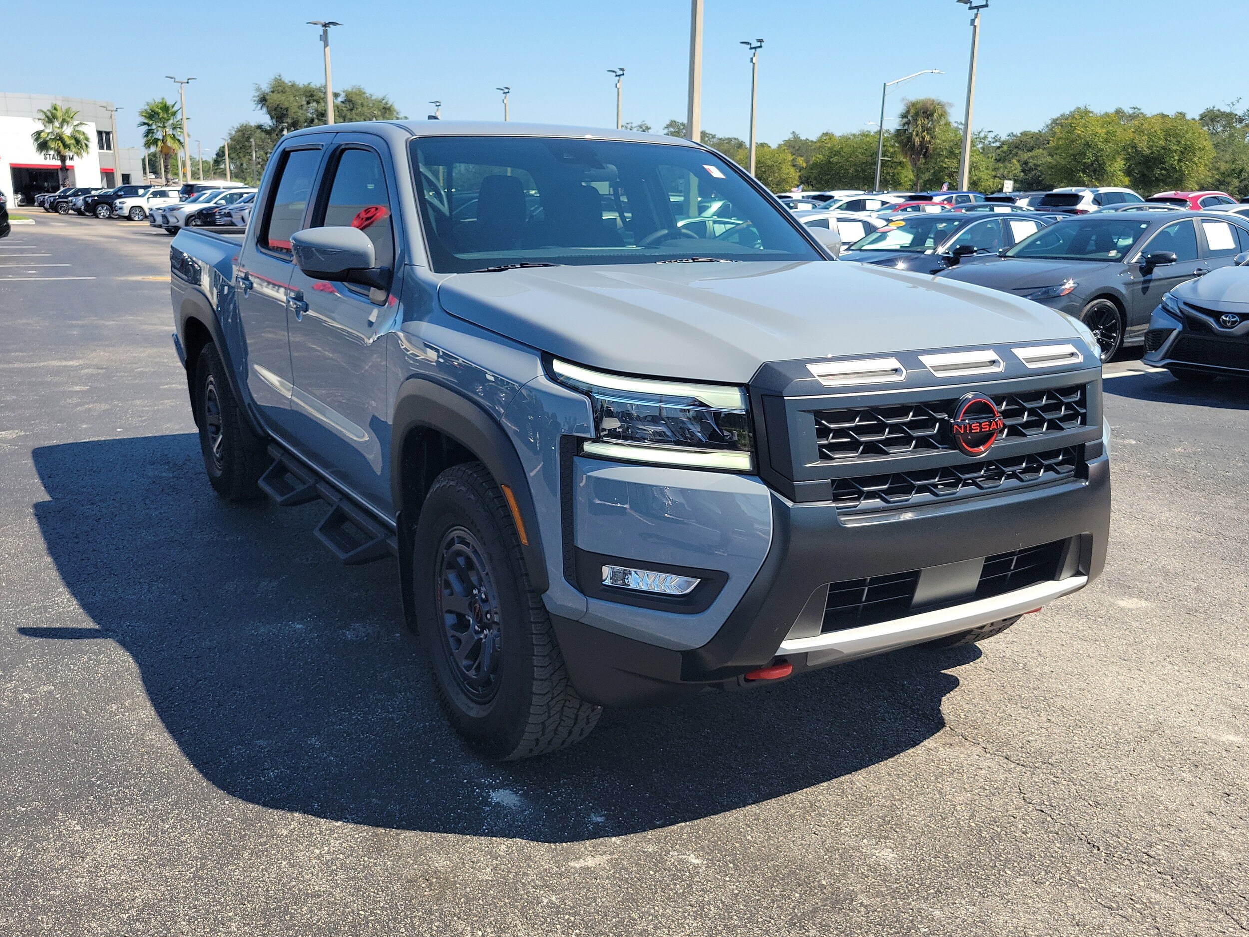 2025 Nissan Frontier PRO-X photo 2