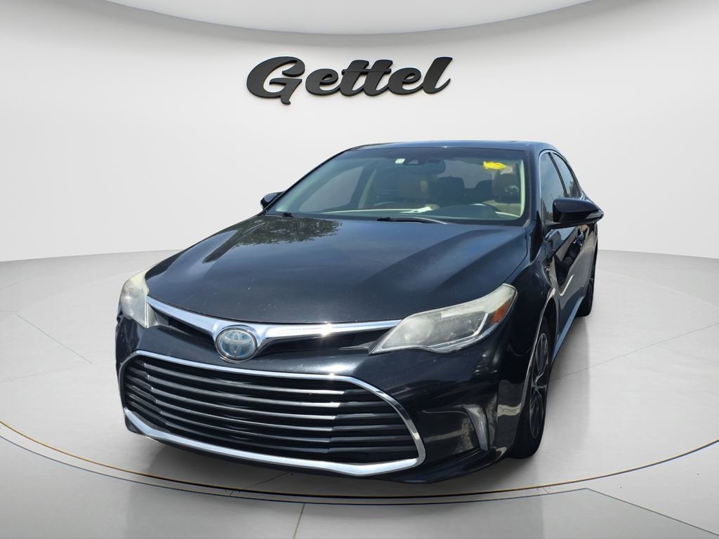 2017 Toyota Avalon XLE Plus Hybrid's photo
