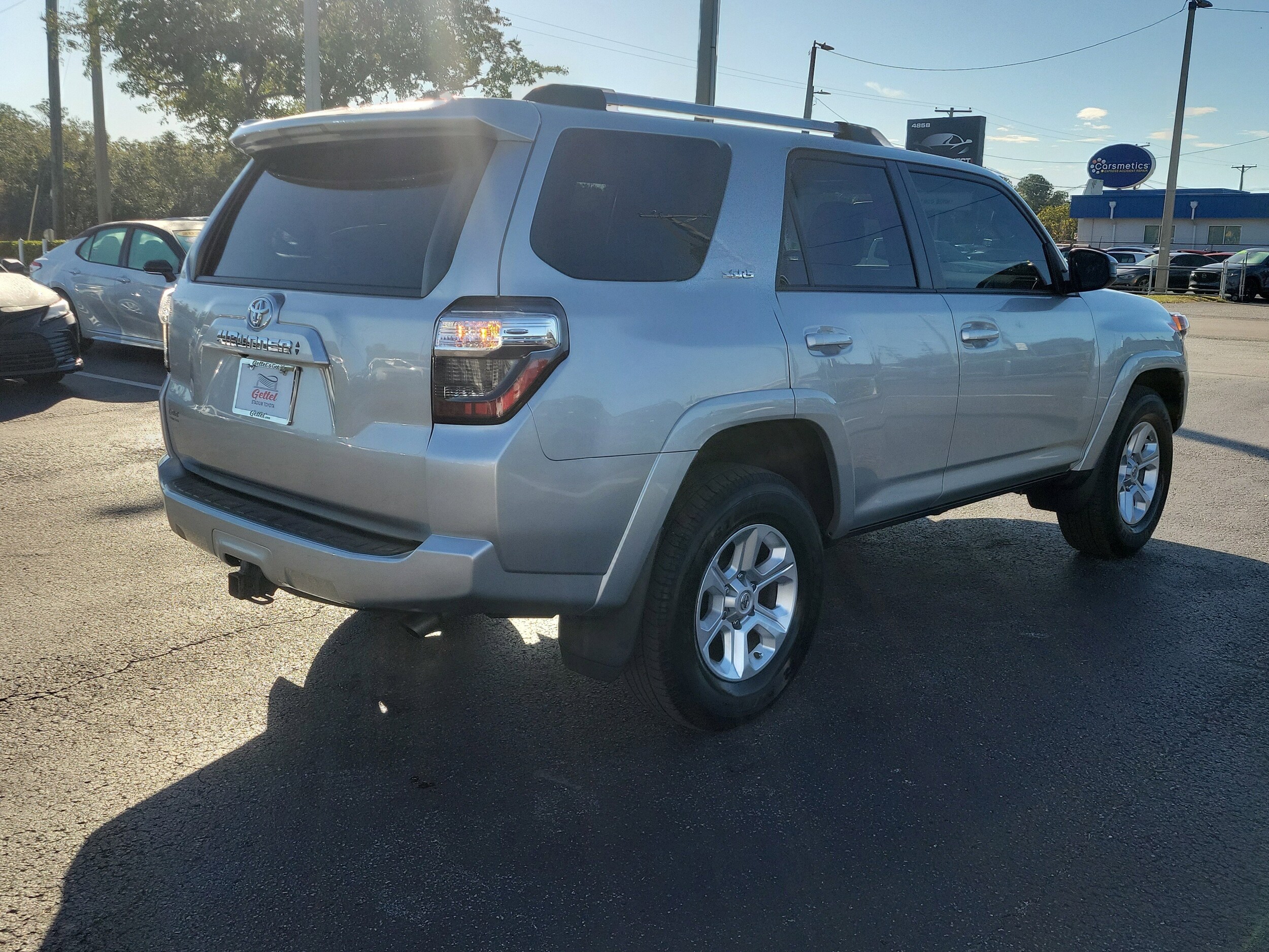 2022 Toyota 4Runner SR5 photo 3