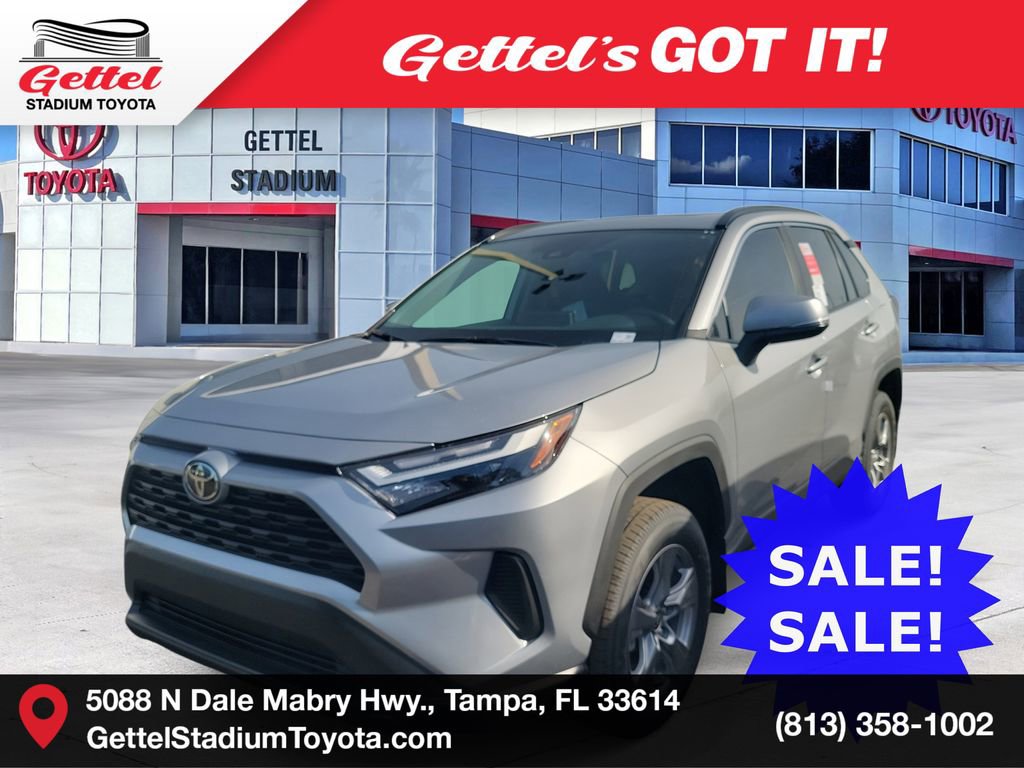 2025 Toyota RAV4 XLE's photo