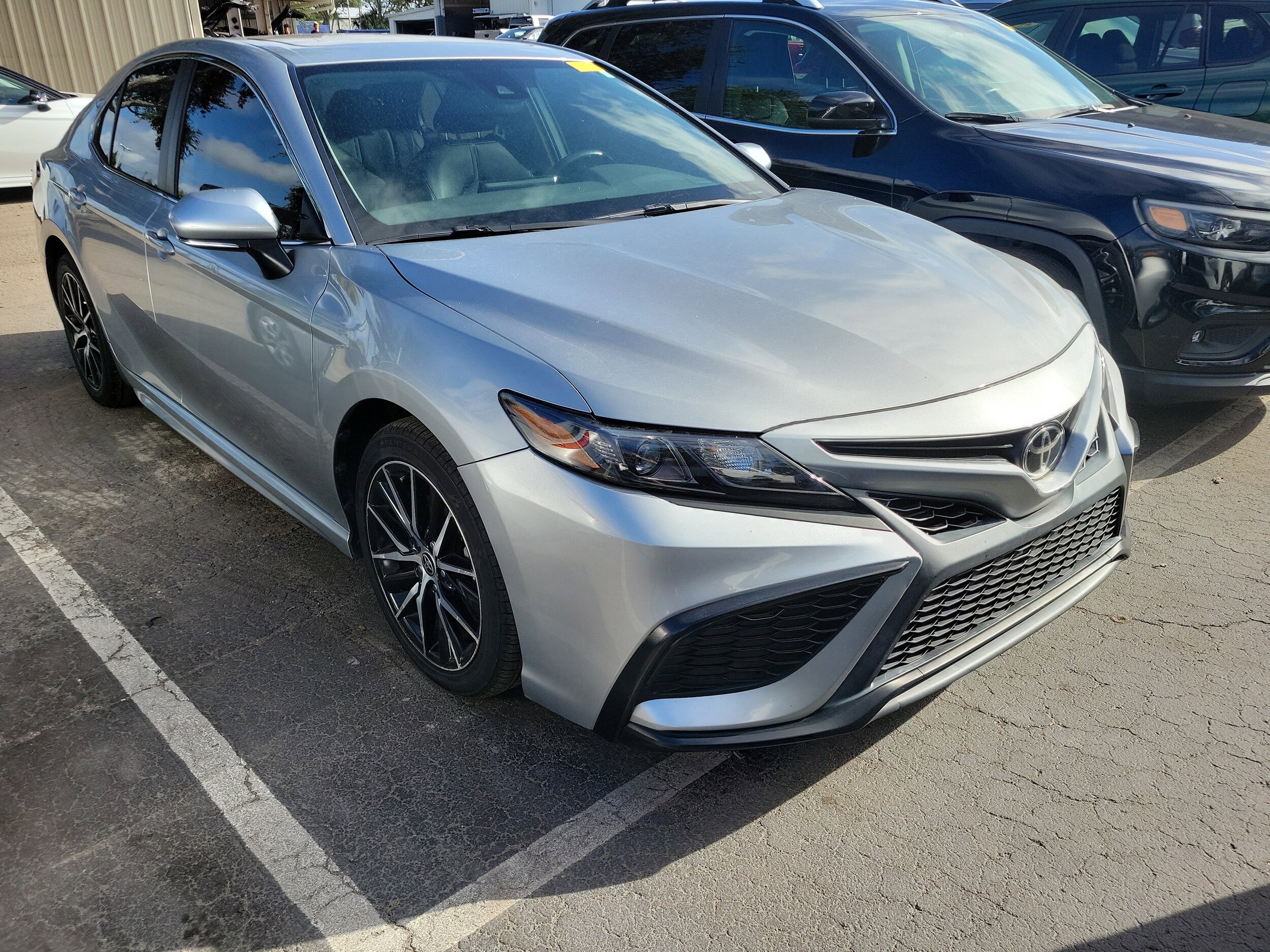 2021 Toyota Camry SE photo 2