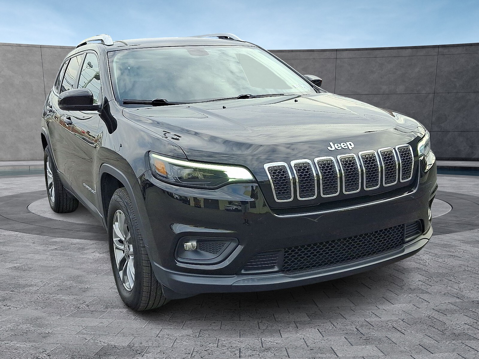 2020 Jeep Cherokee Latitude photo 2