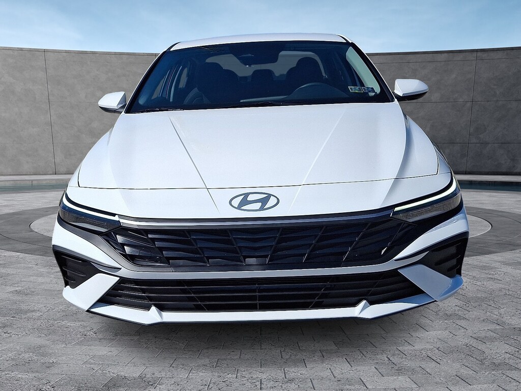New 2025 Hyundai Elantra SE Sedan