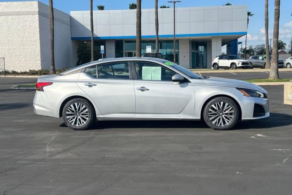 Used 2023 Nissan Altima 2.5 SV