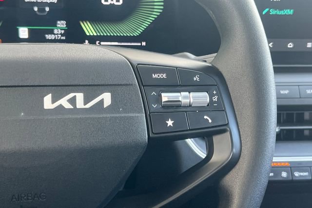 2025 Kia K4 LXS - Photo 30