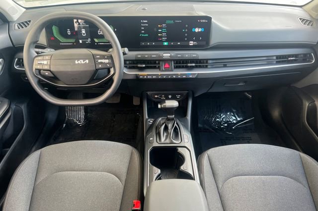 2025 Kia K4 LXS - Photo 15