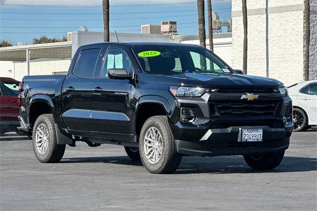 2023 Chevrolet Colorado LT photo 2