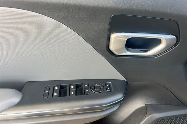 2025 Kia K4 LXS - Photo 11