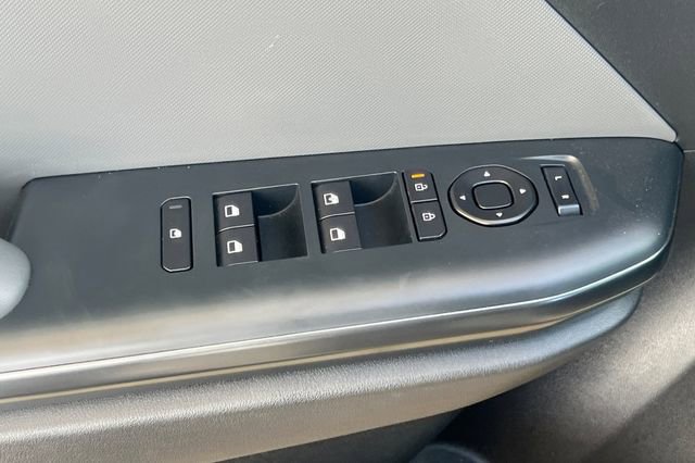 2025 Kia K4 LXS - Photo 12