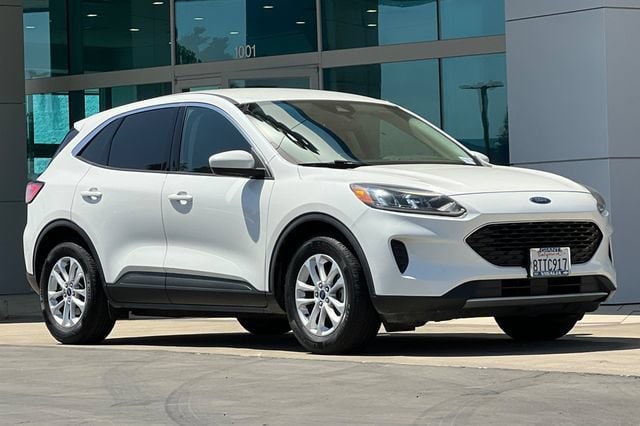 Used 2020 Ford Escape SE with VIN 1FMCU0G60LUC17990 for sale in Visalia, CA