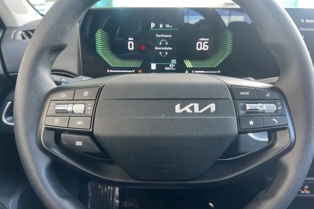 2025 Kia K4 LXS - Photo 28