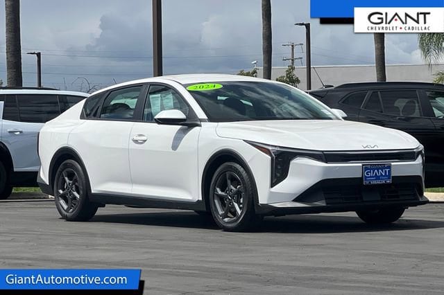 2025 Kia K4 LXS AT's photo