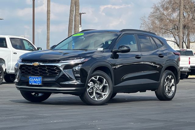 2025 Chevrolet Trax LT - Photo 8