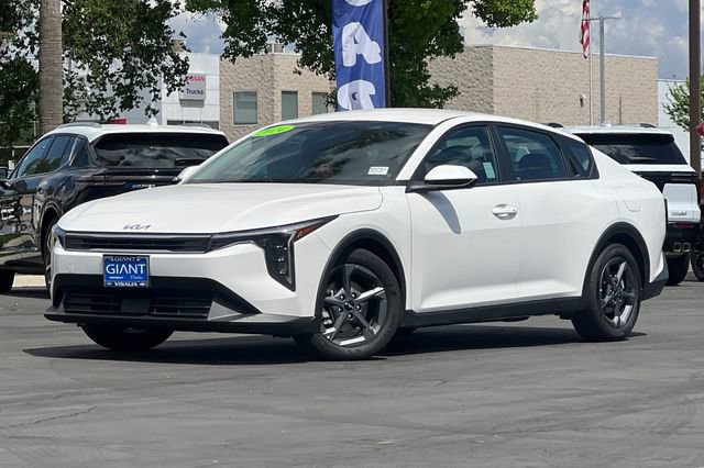 2025 Kia K4 LXS - Photo 8