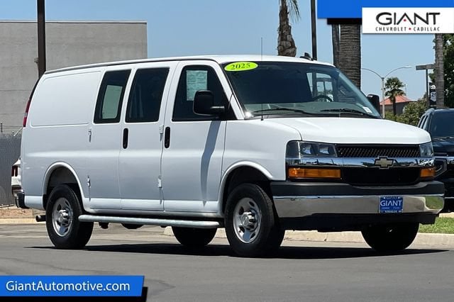 2025 Chevrolet Express 2500 Work Van HD's photo
