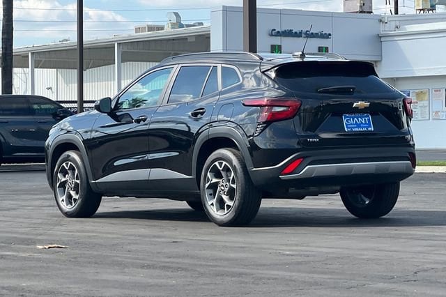 2025 Chevrolet Trax LT - Photo 6
