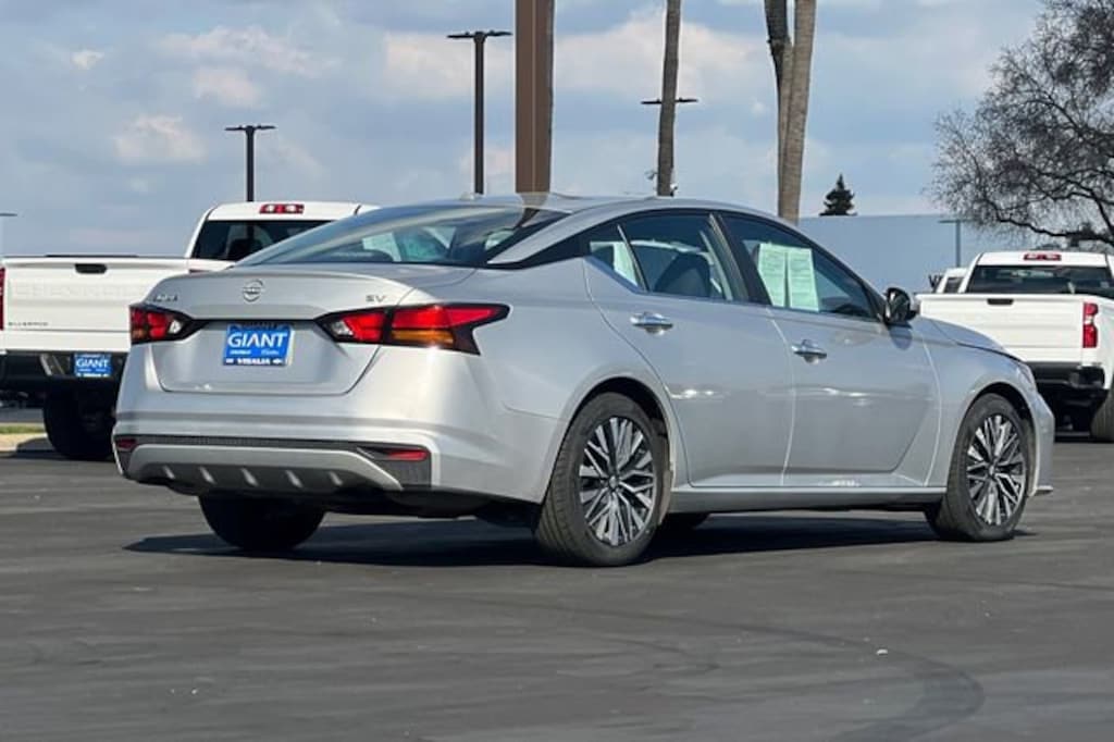 Used 2023 Nissan Altima 2.5 SV