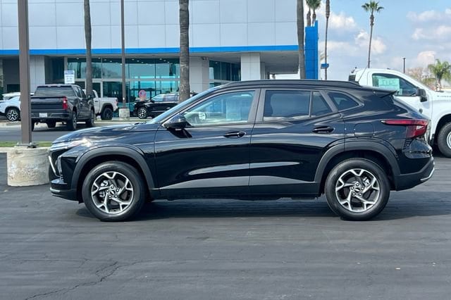 2025 Chevrolet Trax LT - Photo 7