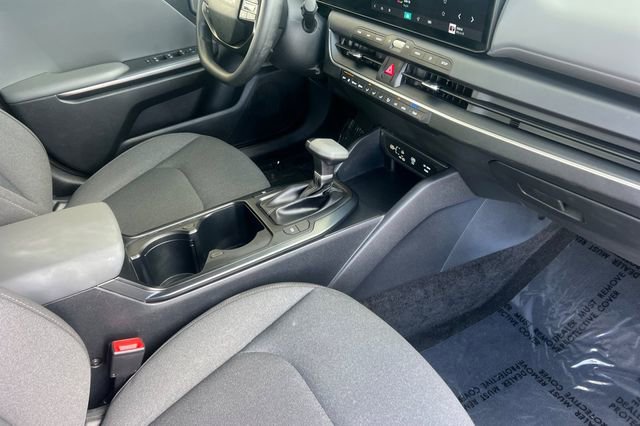 2025 Kia K4 LXS - Photo 18