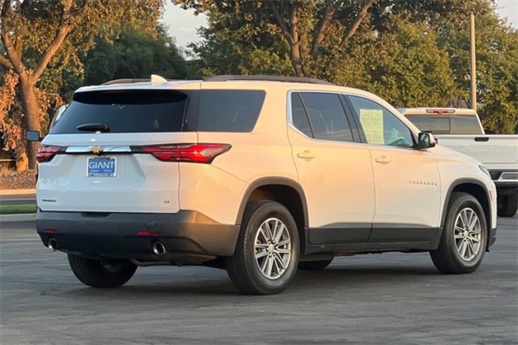Used 2023 Chevrolet Traverse LT Cloth SUV
