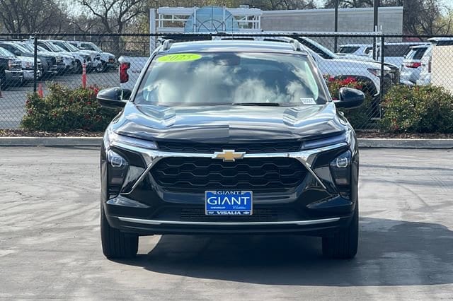 2025 Chevrolet Trax LT - Photo 9