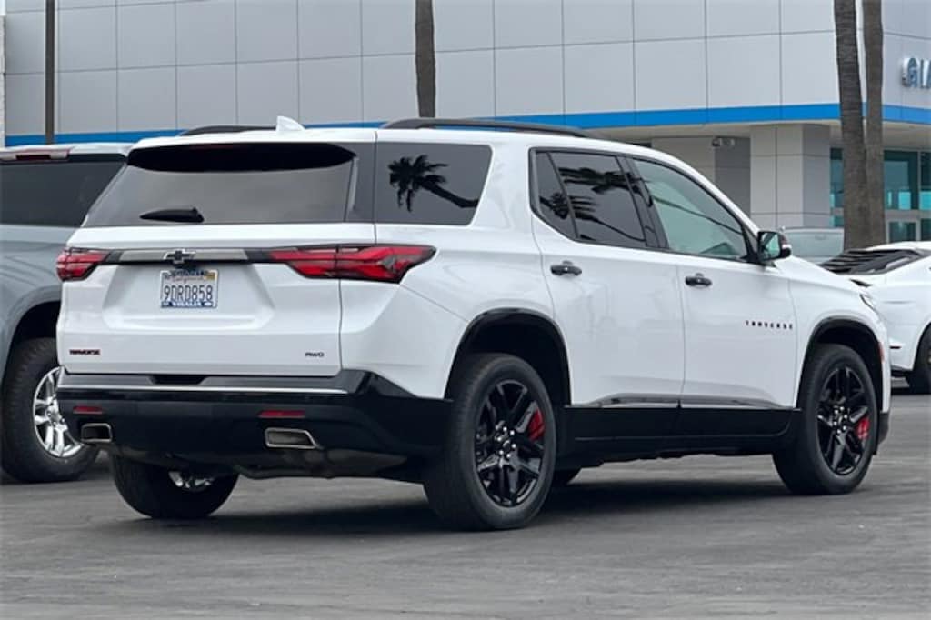 Used 2023 Chevrolet Traverse Premier SUV