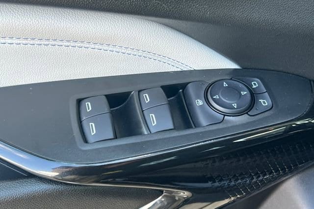 2025 Chevrolet Trax LT - Photo 12