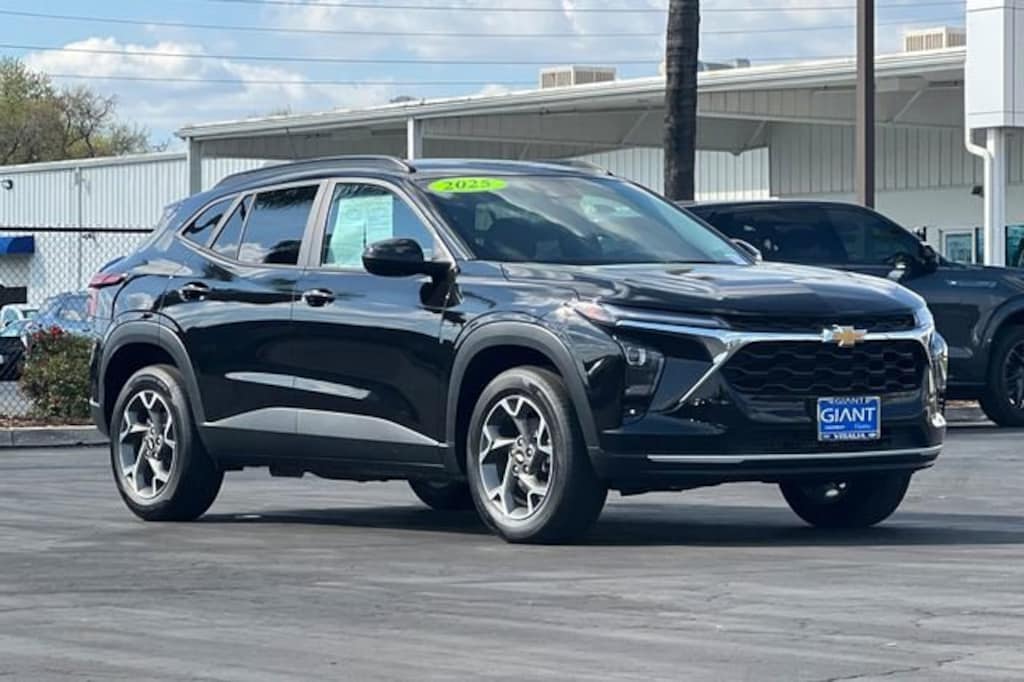 Used 2025 Chevrolet Trax LT SUV