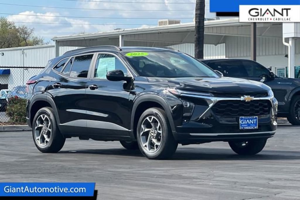 Used 2025 Chevrolet Trax LT SUV