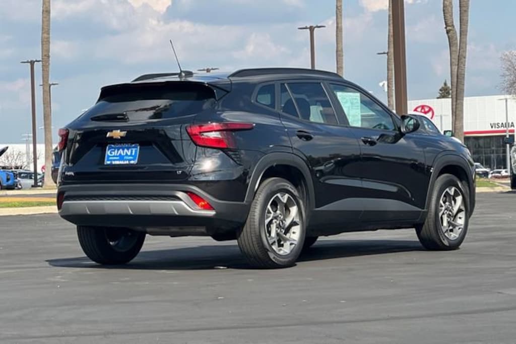 Used 2025 Chevrolet Trax LT SUV