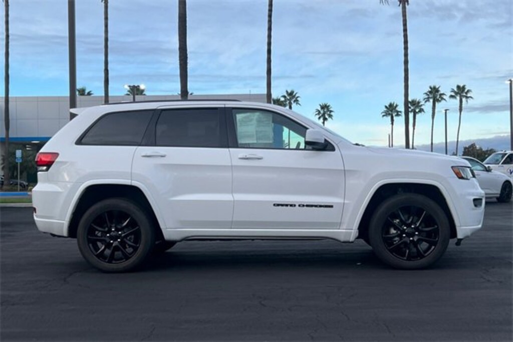 Used 2020 Jeep Grand Cherokee Altitude
