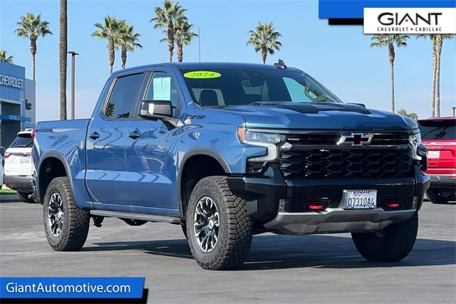 2024 Chevrolet Silverado 1500 ZR2's photo