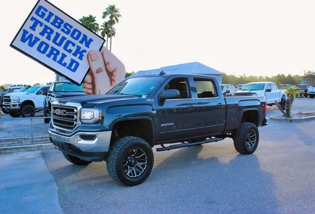 2018 GMC Sierra 4WD Crew Cab Standard Box SLE's photo