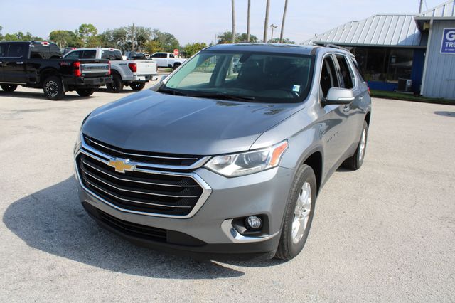 2021 Chevrolet Traverse 1LT photo 2