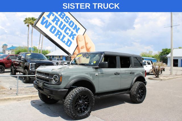 2023 Ford Bronco Outer Banks 4x4's photo