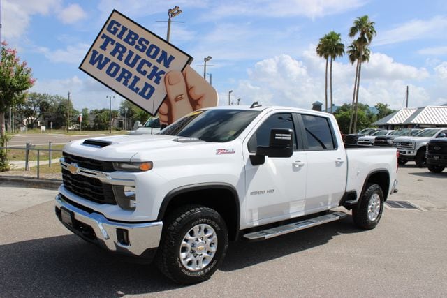 2025 Chevrolet Silverado HD LT 4WD Crew Cab Standard Box's photo