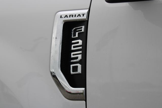 2020 Ford F-250 Lariat photo 2